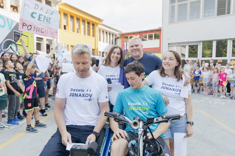 Dežela junakov radio 1 Denis Avdić Show