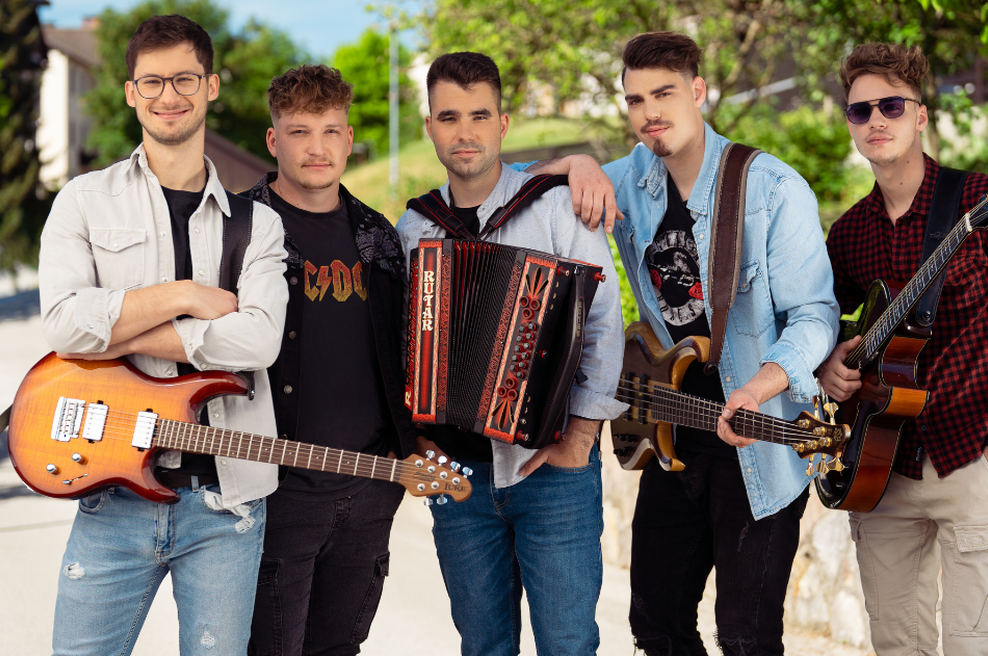 Vzrock končno izdali pesem, ki je osvojila splet (foto: NeoVisuals)
