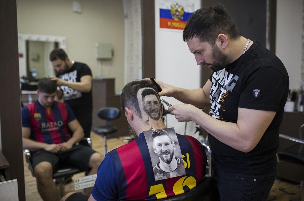 Ves svet govori o tem frizerju: po Messiju in Trumpu je na vrsto prišel še Yamal (foto: profimedia)