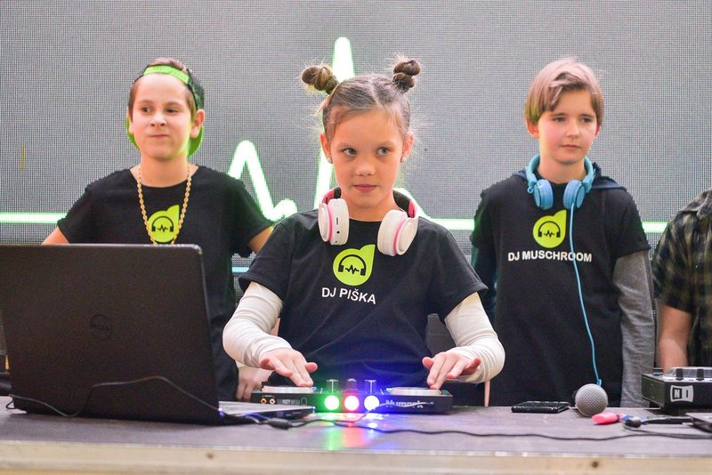 Mini DJ Akademija glasba