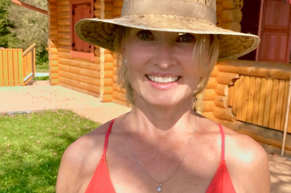 Tanja Ribič pokazala nenavadno darilo, ki ga je prejela od sosede (še mož Branko je poziral ob njem!) (foto: instagram.com//tanja__ribic)