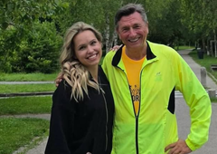 Borut Pahor na jutranjem teku s pravo lepotico: ena podrobnost na skupni fotografiji šokirala