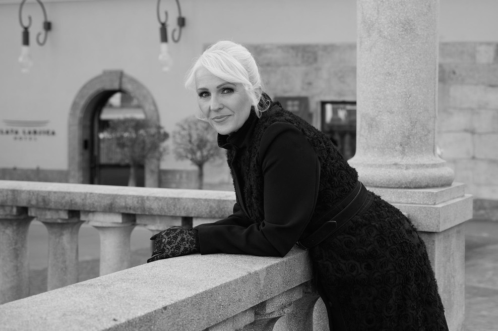 Alenka Godec pripravila poklon pesmi, ki je zaznamovala zgodovino (foto: Ivo Pogorelčnik)