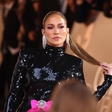 Poza Jennifer Lopez, ob kateri nihče ni ostal ravnodušen: "Zapri noge"