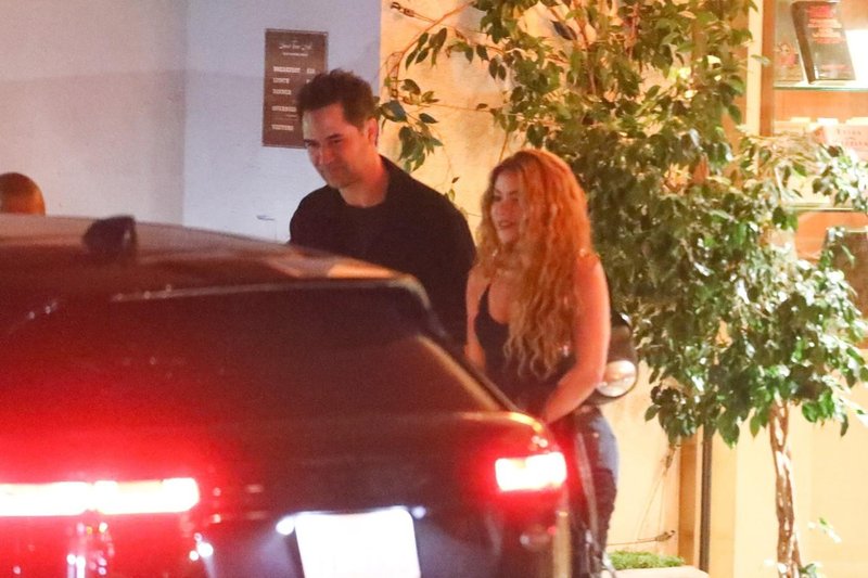 Shakira in Manuel García-Rulfo