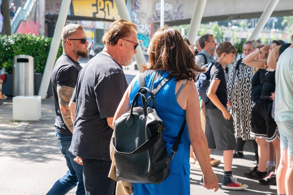 Zvezo skrivata že 13 let, zdaj pa je končno pokazal svojo 27 let mlajšo izbranko (foto: profimedia)