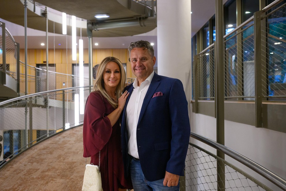 Njen novi izbranec je Tomaž Vesel. Tomaž Vesel sodi med najbolj prepoznavne slovenske strokovnjake na področju javnih financ, revizije in …