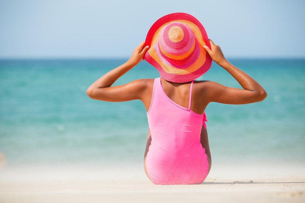 4. Kosti in vitamin D Sončna svetloba ima pomembno vlogo pri tvorbi vitamina D, ki je ključen za zdravje kosti …