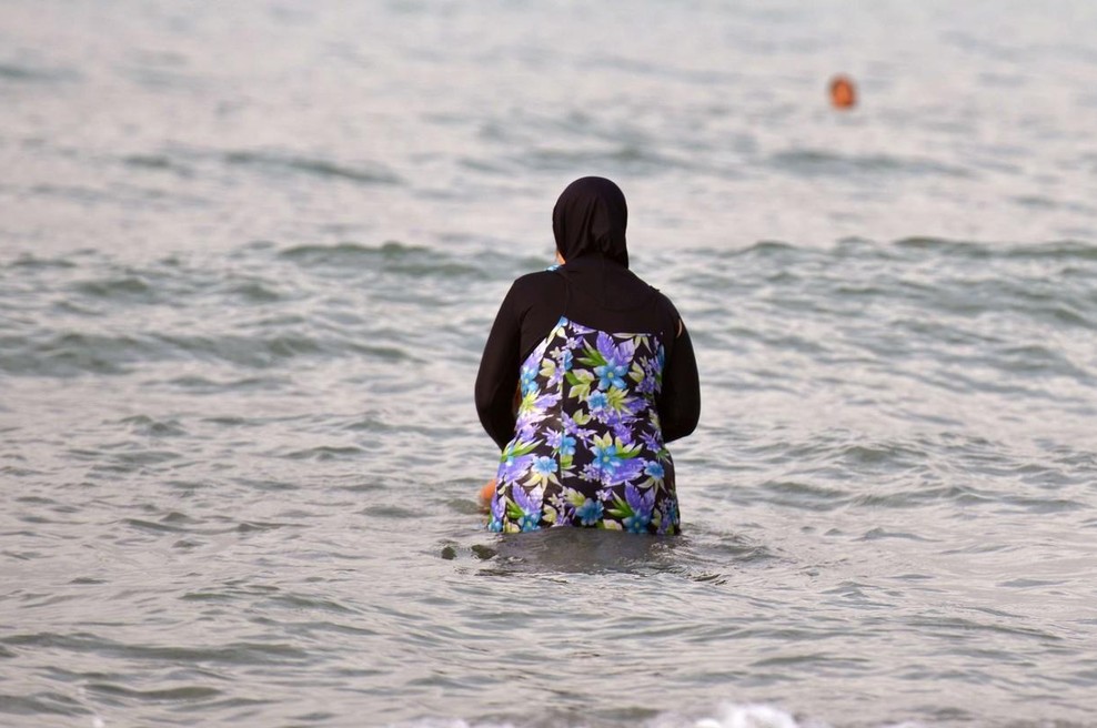 Ob ponedeljkih na tem bazenu odslej rezervirano za burkini (foto: Profimedia)