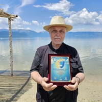 Izjemna čast za znanega slovenskega igralca! V roke dobil prestižno nagrado, ki jo prejmejo le največji