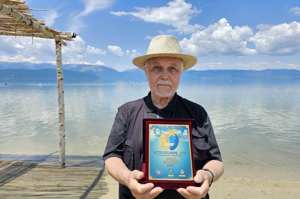 Izjemna čast za znanega slovenskega igralca! V roke dobil prestižno nagrado, ki jo prejmejo le največji (foto: Osebni arhiv Nika Goršiča)