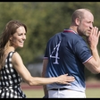 Kate Middleton se ni uspela upreti, da ne bi poljubila princa Williama, kamere pa vse posnele