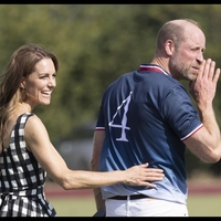 Kate Middleton se ni uspela upreti, da ne bi poljubila princa Williama, kamere pa vse posnele