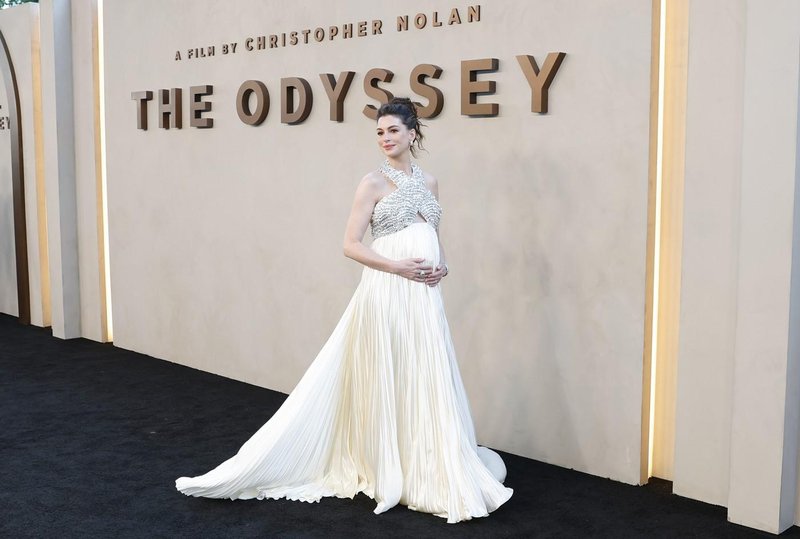Anne Hathaway noseča nosečniški trebušček