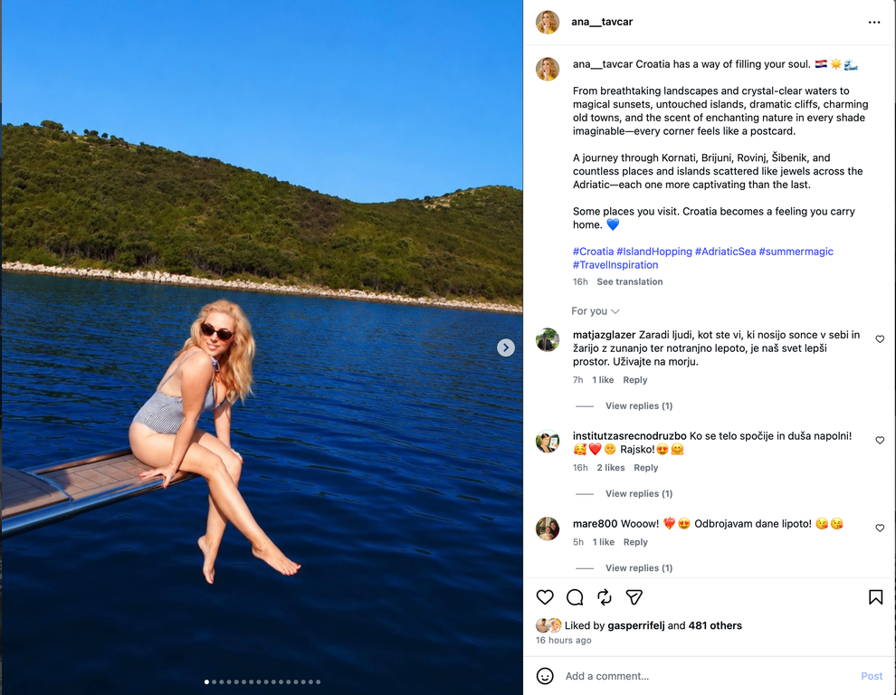 Na Instagramu je objavila serijo fotografij z morja, med katerimi je tudi posnetek, na katerem sproščeno sedi na premcu jahte …