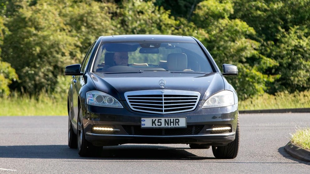 V enem od svojih videov na TikToku je posebej izpostavil Mercedes-Benz S500 iz leta 2005, za katerega meni, da je …