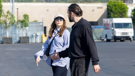 Elizabeth Olsen in Robbie Arnett