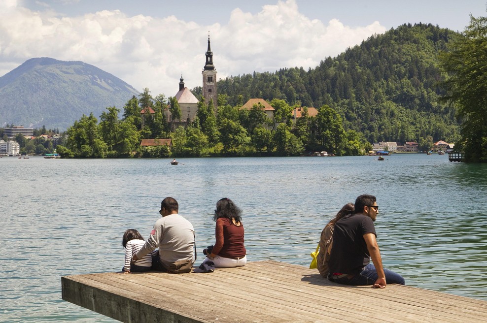 Britanec v Sloveniji brez dlake na jeziku nad Bled: "Če mi še kdo omeni Blejsko jezero, bom eksplodiral!" (foto: Srdjan Živulovič/Bobo)