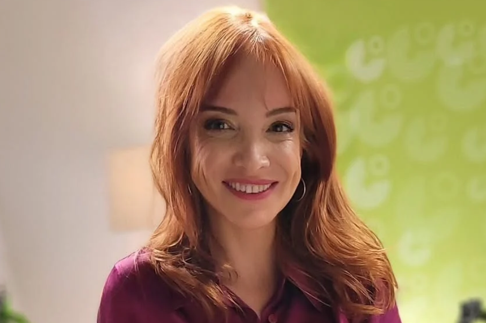 Mojca Mavec pritegnila poglede v seksi rdeči obleki: najbolj zanimiv detajl se skriva zadaj (FOTO) (foto: instagram.com/mojcamavec/Ven Jemeršić)