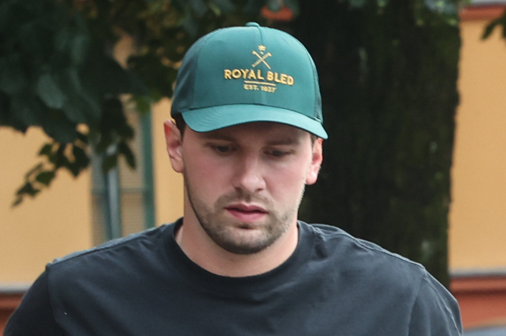Luko Dončića zdaj ujeli v parku Tivoli: ni bil sam, mimoidoči pa si niso mogli kaj, da ne bi obračali glave (FOTO) (foto: Marko Vavpotič/Bobo)