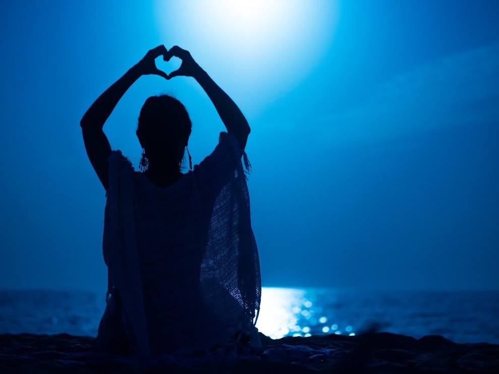 Kar se lahko sprva zdi kot težava ali neprijeten konec, bi po astroloških razlagah lahko pravzaprav odprlo prostor za veliko …