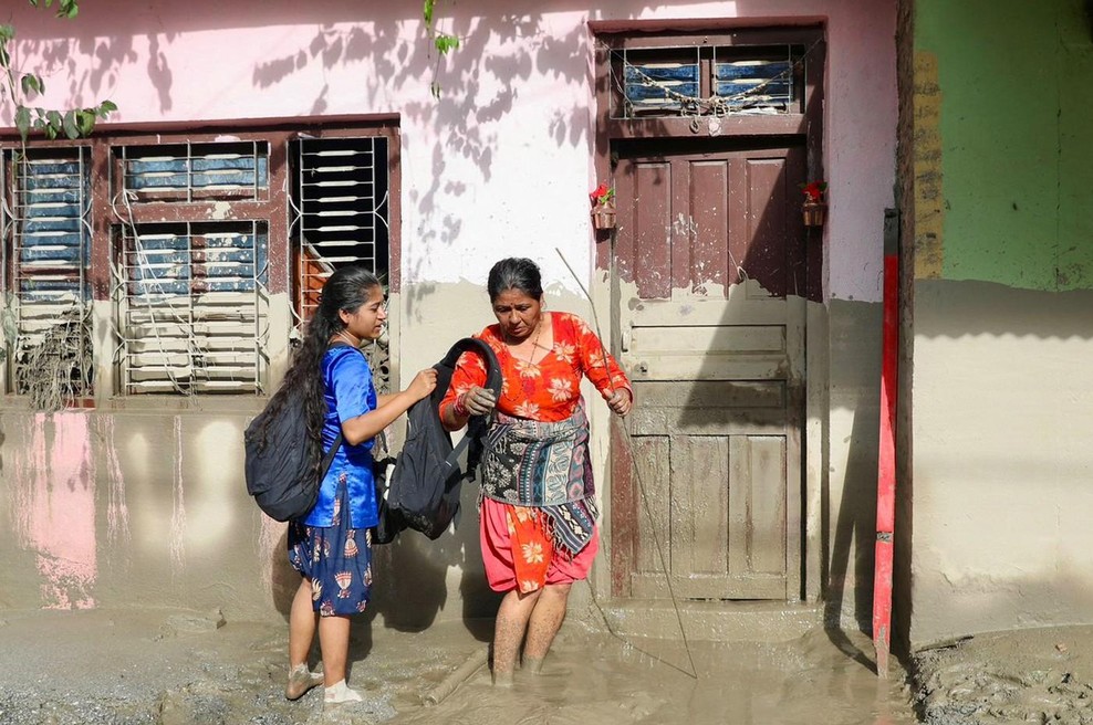Satelitski posnetki razkrili vzrok katastrofe v Nepalu: Reka je v trenutku narasla za 9 metrov (VIDEO) (foto: profimedia)