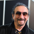 Za to se dolgo ni vedelo: takšno je pravzaprav pravo ime Željka Bebeka, nekoč frontmana skupine Bijelo Dugme