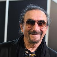 Za to se dolgo ni vedelo: takšno je pravzaprav pravo ime Željka Bebeka, nekoč frontmana skupine Bijelo Dugme