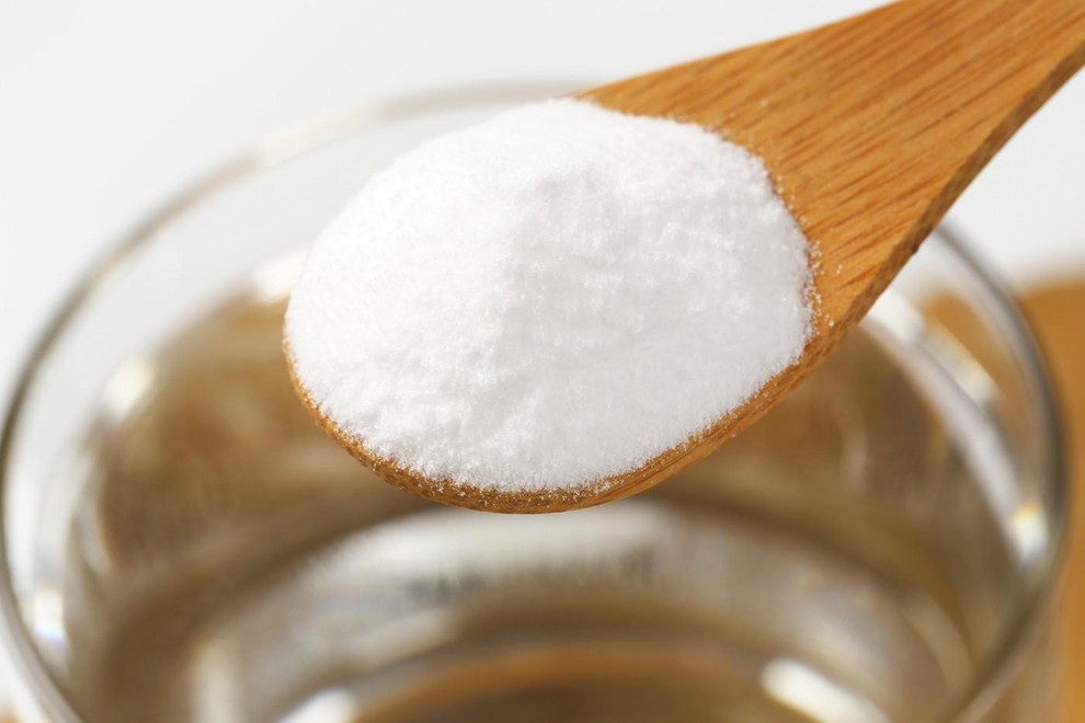 Soda bikarbona! Druga učinkovita kombinacija je močnejši šampon proti prhljaju in soda bikarbona. Pomembno je izbrati šampon, ki vsebuje selenov …