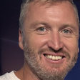 Ta poteza Denisa Avdića močno odmeva: brez milosti zamenjal del ekipe in vanjo pripeljal znanega Slovenca s televizije