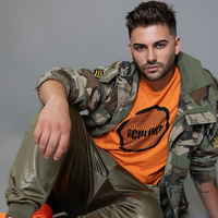 Iz garaže naravnost v Križanke: v Ljubljano na oder prihaja 23-letna TikTok senzacija (potem pa še koncert legende!)