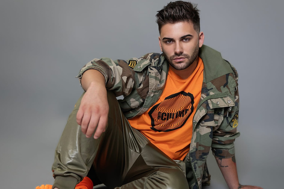 Iz garaže naravnost v Križanke: v Ljubljano na oder prihaja 23-letna TikTok senzacija (potem pa še koncert legende!) (foto: Promocijsko gradivo)
