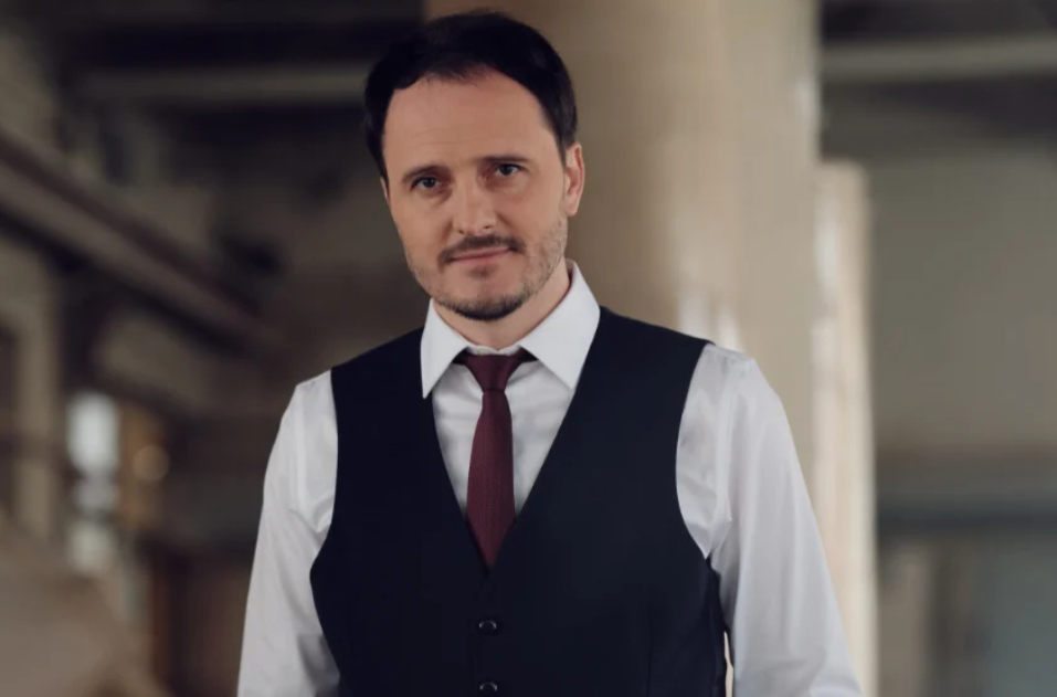 Blaž Švab je eden od ustanovnih članov in prepoznavnih glasov Modrijanov, ki na slovenski glasbeni sceni delujejo že od leta …