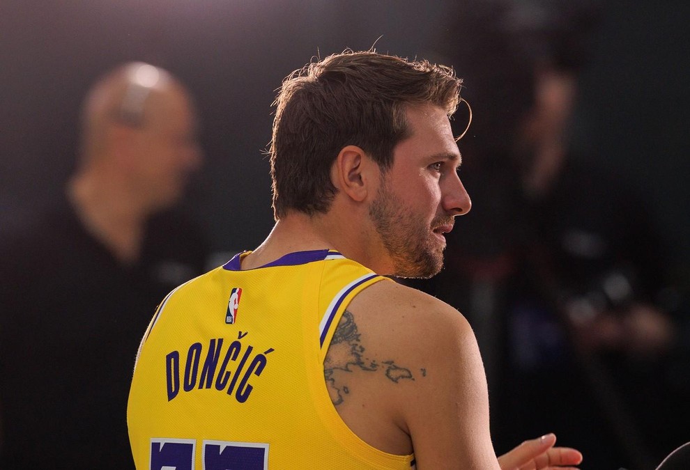 Po besedah vodilnih ameriških in slovenskih košarkarskih poznavalcev 27-letni prvi zvezdnik Los Angeles Lakersov v tekmovalno sezono 2026/27 vstopa fizično …