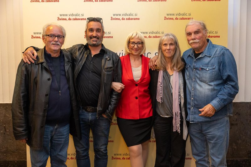 TV POPER premiera