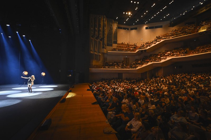 Ženske brez filtra premiera predstava stand up