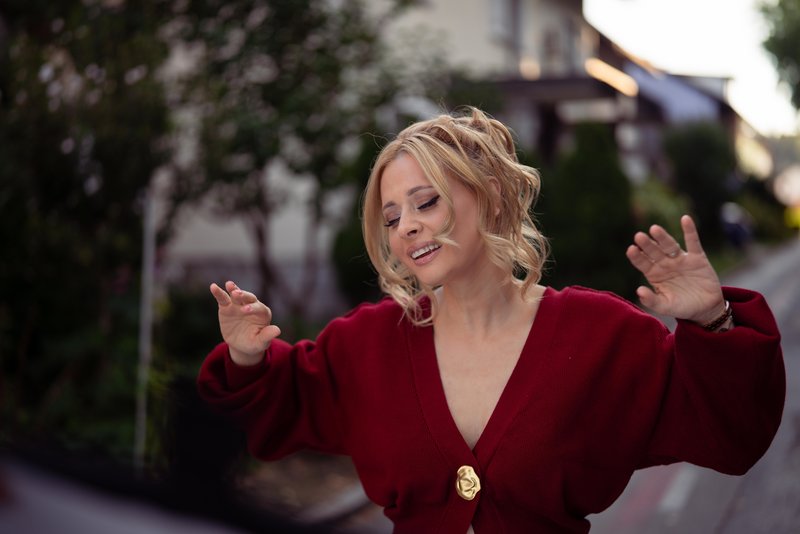 Maraaya Marjetka Vovk videospot Ljubim za oba