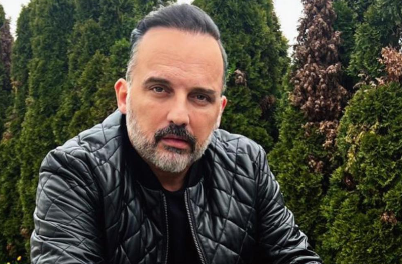 Strti Tony Cetinski na kolenih, svet se mu je sesul pred očmi: "Še enkrat bi rad slišal tvoj glas ..."