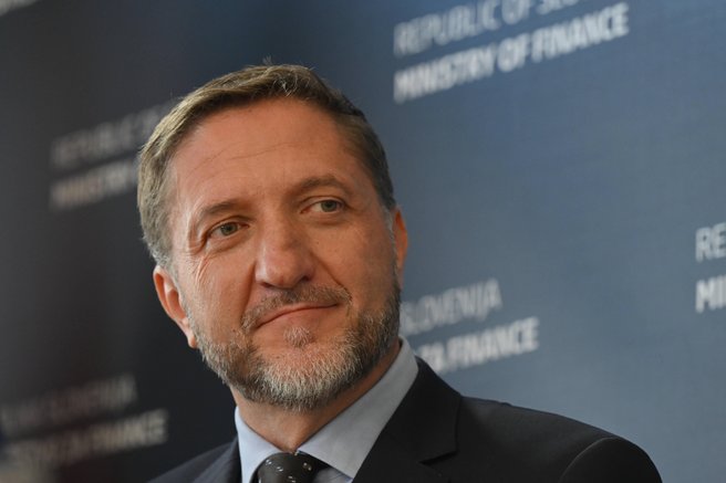 Po ločitvi znova zaljubljen?! Klemen Boštjančič ujet v družbi postavne temnolaske, gre za uspešno Slovenko (FOTO)