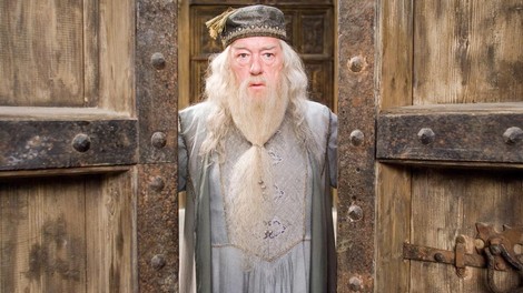 Vsi ga poznamo kot Dumbledorja, le redki pa vedo, s kako hudimi težavami se je spopadal