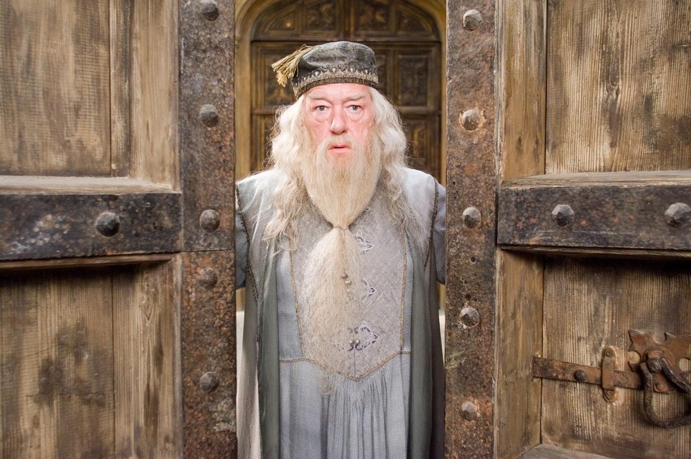 Vsi ga poznamo kot profesorja Dumbledorja, le redki pa vedo, zakaj se je umaknil z odrskih desk (foto: profimedia)