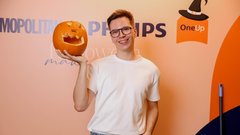 
                                                         dogodek Cosmopolitan x Philips električni mop rezanje buč