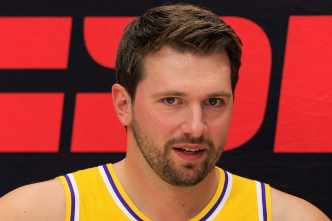 Ste opazili, kaj je imel Luka Dončić med tekmo na sebi? Za tem se skriva ganljiva zgodba (FOTO)