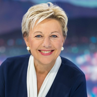 Rosvita Pesek delila utrinke z jesenskega oddiha, oboževalci hitro opazili: tam ni bila sama in tega sploh ne skriva (FOTO)