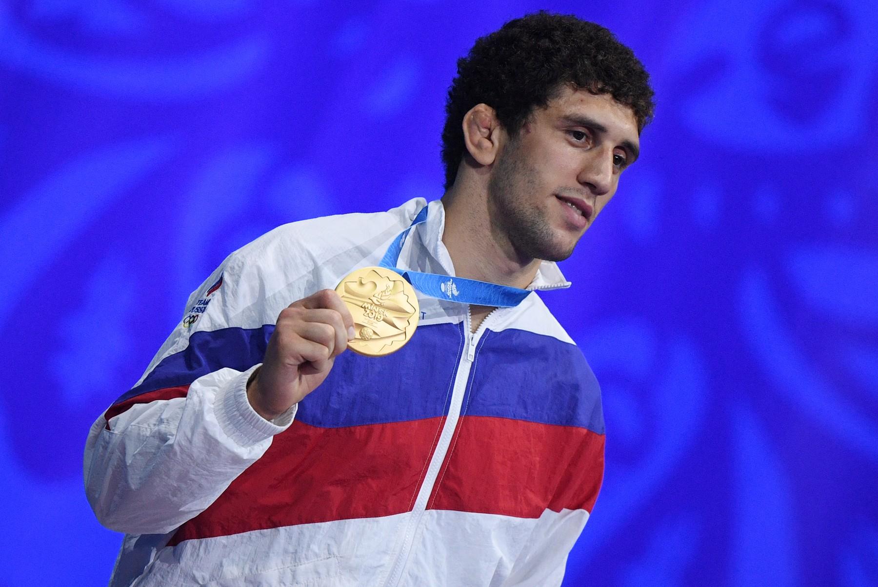 Olimpijski prvak na poroki izvedel, da je njegova žena prostitutka, in jo pred gosti zlasal